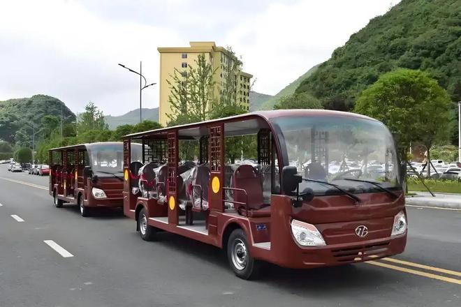 景区观光小火车侧翻落水4人不幸遇难！通报→(图2)