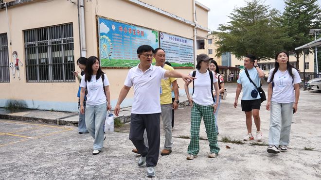 捐赠人探访日记亲手给孩子们“拼”出一片运动天地(图3)