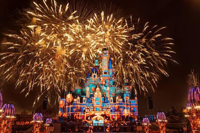 今晚上海迪士尼度假区上演“点亮新一年”特别演出明年启用新检票设备(图5)