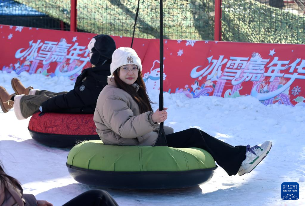 圆明园里畅享冰雪盛宴(图2)