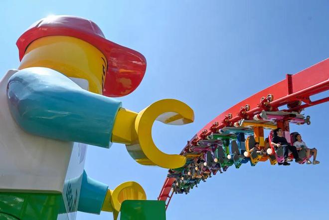 过山车在运行中突然暂停？上海乐高乐园再回应(图1)